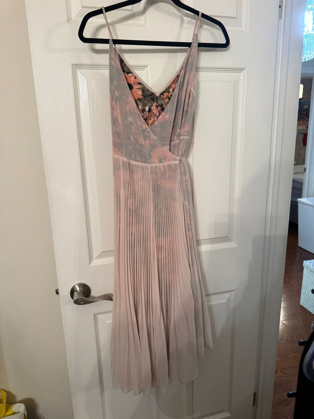 Wilfred Blush Pink Floral V-Neck Pleated Midi Dress - Picture 1 of 4
